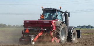 Jesenska sjetva kasni zbog suše, cijene mineralnih gnojiva porasle do 20 posto