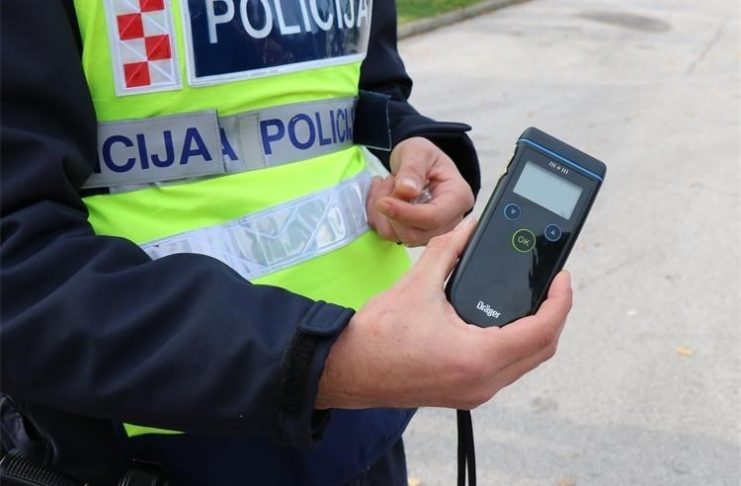 Policija tijekom vikenda zatekla 46 vozača pod utjecajem alkohola, rekorder napuhao 2,31 promila