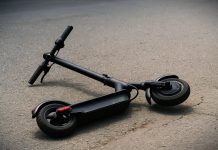 Maloljetnik teško ozlijeđen nakon pada s električnog romobila