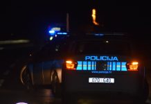 Pijan skrivio prometnu nesreću s neregistriranim mopedom i bez vozačke, policija mu oduzela vozilo