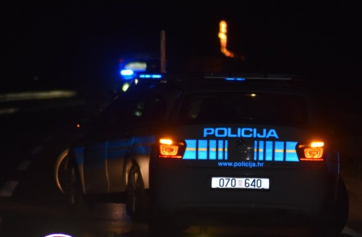 Pijan skrivio prometnu nesreću s neregistriranim mopedom i bez vozačke, policija mu oduzela vozilo