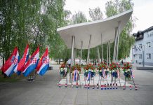 Beli Manastir obilježava Dan državnosti polaganjem vijenaca kod spomen-obilježja „Hrvatska zemlja”