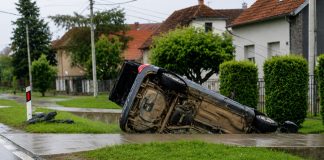Vozač s gotovo dva promila alkohola izgubio nadzor nad automobilom i sletio u kanal