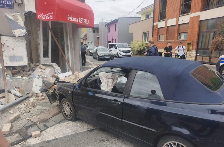 Automobil se u Osijeku silovito zabio u ulaz pekare, a dio zida se urušio u lokal