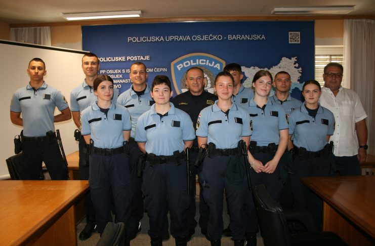 Deset novih policijskih službenika započelo službu u Policijskoj upravi osječko-baranjskoj