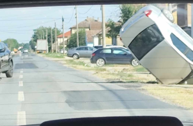 Prometna nesreća u Uglješu: Sudarila se dva automobila