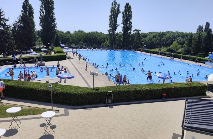 Bazeni u Kneževim Vinogradima danas rade prema redovnom radnom vremenu