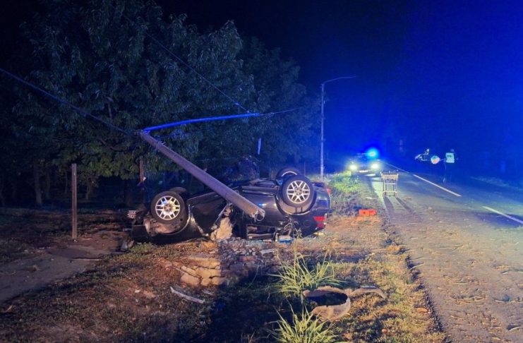 Policija objavila detalje nesreće u Jagodnjaku: Automobil se višestruko prevrnuo i krovom udario u stup