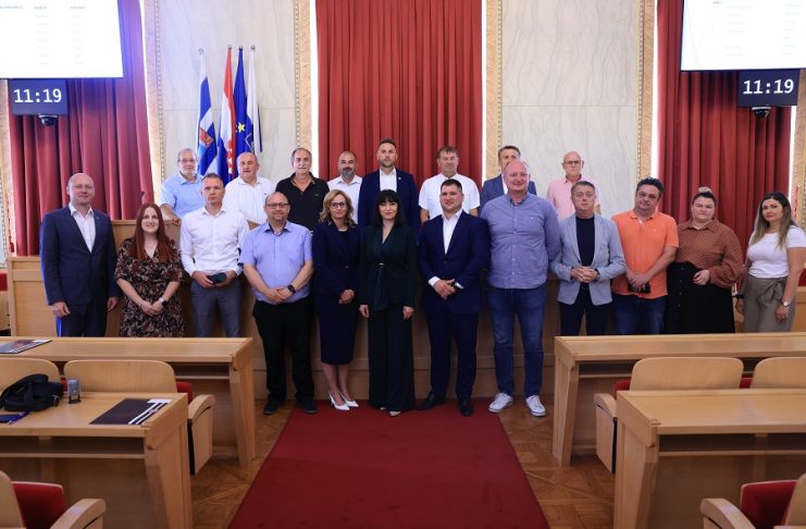Potpis ugovora o darovanju nekretnina JLS Osječko-baranjskoj županiji u provedbi programa Naša Slavonija i Baranja – naš dom