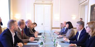 Ministar Šipić i županica Tramišak razgovarali o demografskom oporavku i novim kućama za mlade