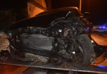 Prometna nesreća u Lugu: Mladi vozač automobilom sletio u kanal i udario u rasvjetni stup, tri osobe prevezene u KBC Osijek