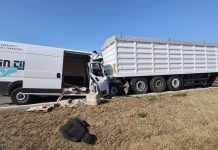 Teška prometna nesreća kod Novog Bezdana: Kombi se zabio u kamion, vozač teško ozlijeđen